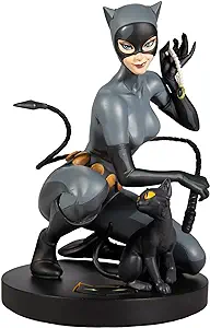 اسباب‌بازی‌های مک فارلین – DC Direct – DC Designer Series Catwoman اثر Stanley ARTGERM LAU (رزین)