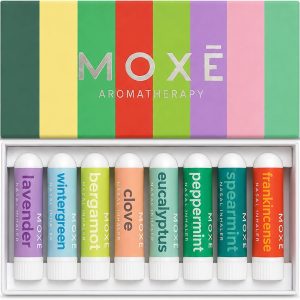 بسته نرم افزاری استنشاقی بینی MOXĒ، 8 روغن ضروری، 100% خالص و رقیق نشده، درجه درمانی، رایحه درمانی قابل حمل بدون آشفتگی، شامل اکالیپتوس، نعناع فلفلی، اسطوخودوس، درخت چای، ساخت ایالات متحده آمریکا (بسته 8 عددی)